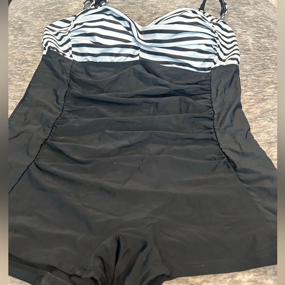 NWT Daci Women’s Plus Size 22W One Piece Swim - Picture 3 of 9